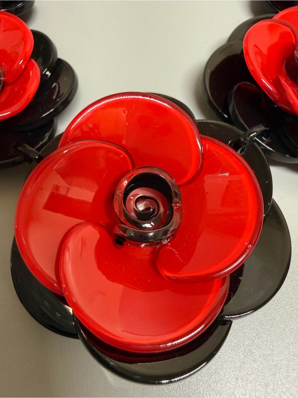 black and red acrylic flower floral statement necklace - Picture 3 of 6